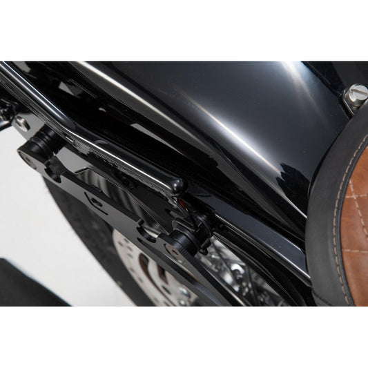 SIDE CARRIER SW MOTECH RIGHT HARLEY-DAVIDSON FLST SOFTAIL FXBB SOFTAIL STREET BOB FXST SOFTAIL STD
