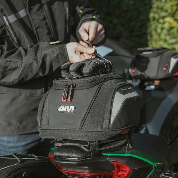 EASY07_tanklock-bag_ambient_002_givi_kawasaki-z900