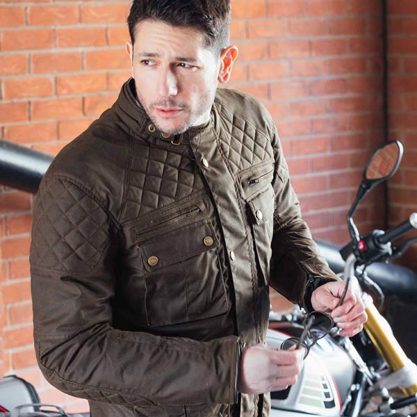 Edale-Olive-Lifestyle-1_LR