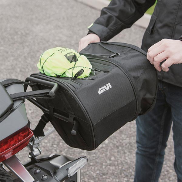 EASY10-11_side-bags_ambient_007_givi_honda-cb750ho