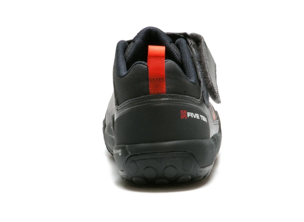 5141-impact-vxi-clipless-teamblack-back